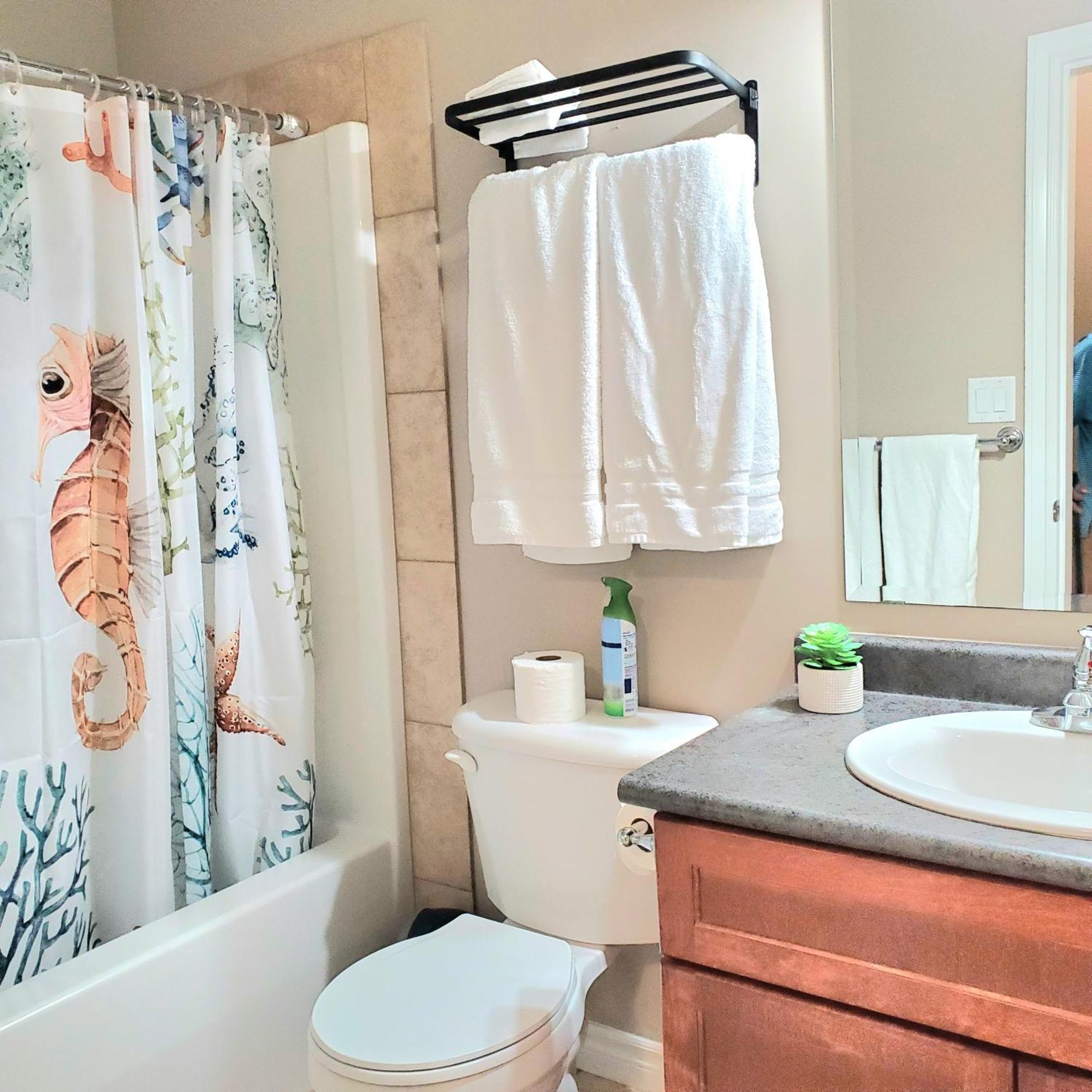 Private 2 Bedrooms Suite Near Hwy 1, Cultus Lake, Heritage Park, Fishing, Coliseum Chilliwack Εξωτερικό φωτογραφία